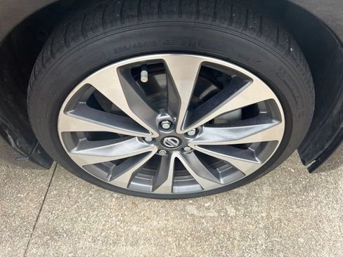 Used 2021 Nissan Maxima Platinum w/ Sport Mat Group FWD image 3