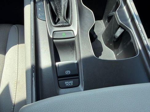 Used 2018 Honda Accord LX image 18