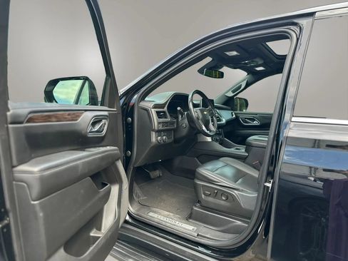 Used 2023 Chevrolet Suburban LT w/ LT Signature Plus Package RWD image 5