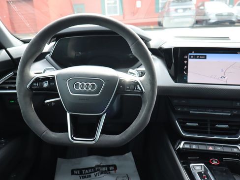 Used 2022 Audi e-tron GT Premium Plus image 10