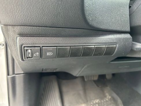Used 2025 Toyota Corolla LE FWD image 17