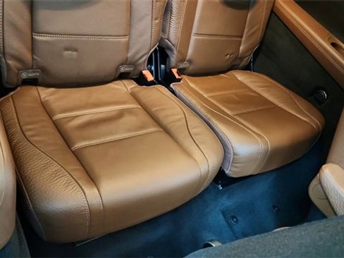 Used 2025 Mercedes-Benz GLS 450 4MATIC image 30