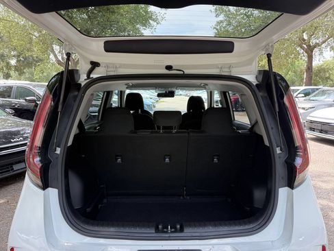 Used 2025 Kia Soul LX w/ LX Technology Package FWD image 28