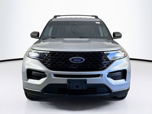 Used 2021 Ford Explorer XLT RWD image 2