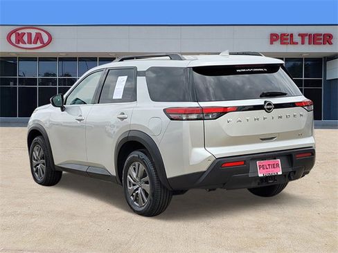 Used 2022 Nissan Pathfinder SV w/ SV Premium Package image 6