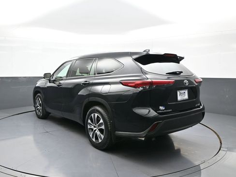Certified 2020 Toyota Highlander XLE image 8