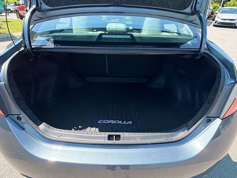 Used 2015 Toyota Corolla LE FWD image 12