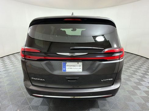 Used 2022 Chrysler Pacifica Limited FWD image 11