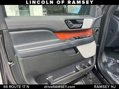Used 2022 Lincoln Navigator L Reserve AWD/4WD image 10