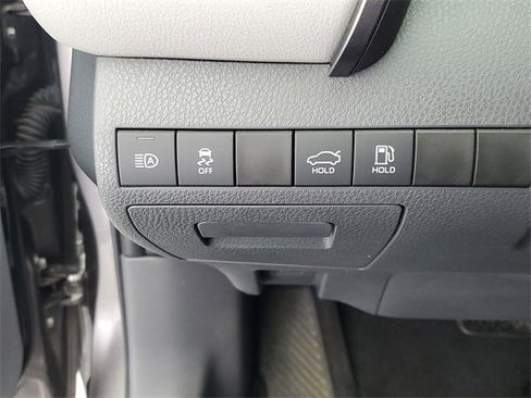 Used 2020 Toyota Camry XLE image 30