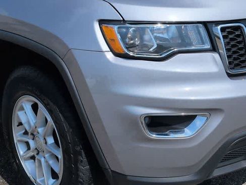 Used 2019 Jeep Grand Cherokee Laredo AWD/4WD image 11