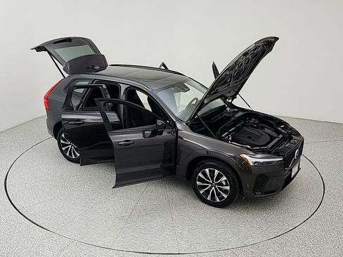 Used 2025 Volvo XC60 B5 Plus AWD/4WD image 38