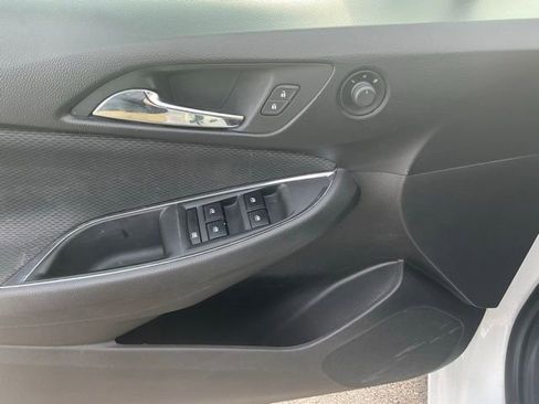 Used 2018 Chevrolet Cruze LT w/ Convenience Package image 15