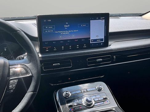 Used 2023 Lincoln Nautilus AWD w/ Premium Package image 6