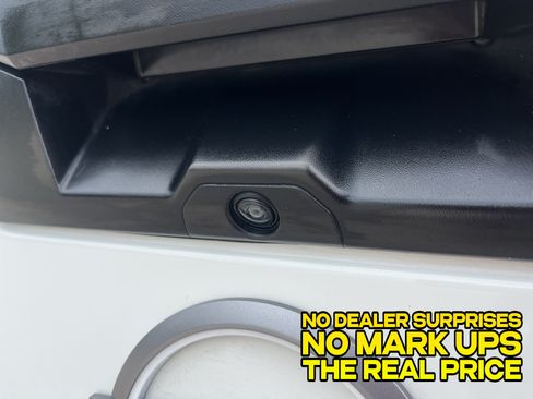 Used 2025 Nissan Frontier SV RWD image 4