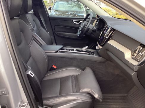 Certified 2022 Volvo XC60 B5 Inscription w/ Climate Package image 35