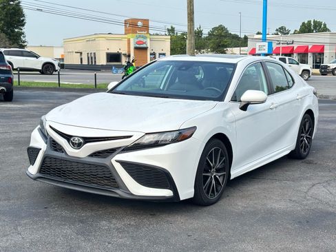 Used 2022 Toyota Camry SE w/ Convenience Package FWD image 1