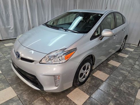 Used 2013 Toyota Prius Two FWD image 2