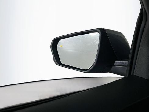 Used 2024 Chevrolet Equinox Premier image 16