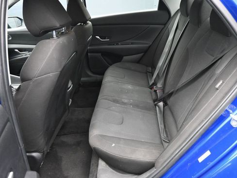 Used 2025 Hyundai Elantra SE image 12