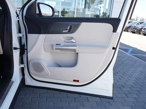 Certified 2025 Mercedes-Benz GLA 250 image 17