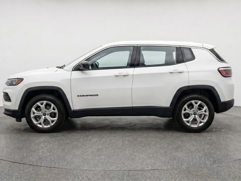 Used 2025 Jeep Compass Latitude AWD/4WD image 5