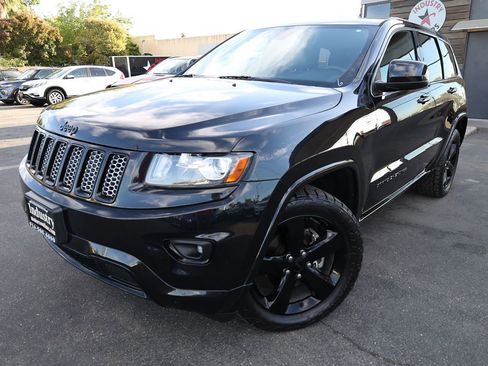 Used 2015 Jeep Grand Cherokee Altitude image 2