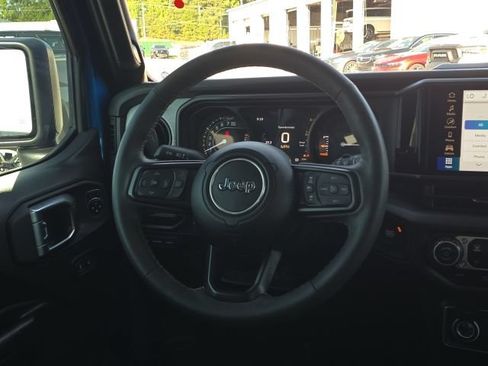 Used 2024 Jeep Wrangler Unlimited w/ Convenience Group AWD/4WD image 38