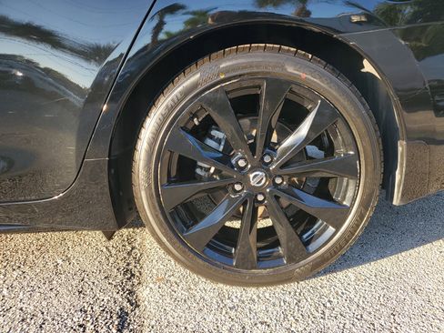 Used 2022 Nissan Maxima SR w/ Sport Mat Group image 29