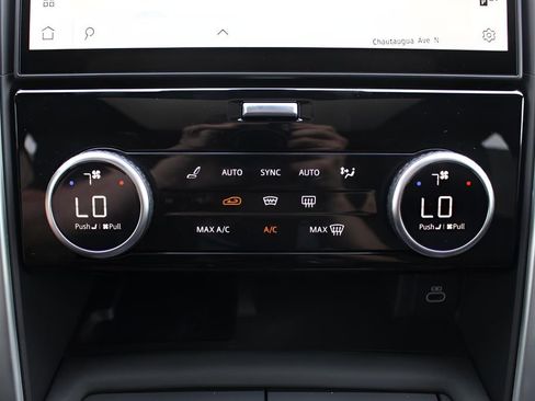 New 2025 Land Rover Discovery Dynamic SE image 20