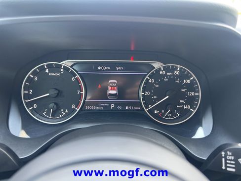 Used 2024 Nissan Rogue SV w/ SV Premium Package FWD image 12