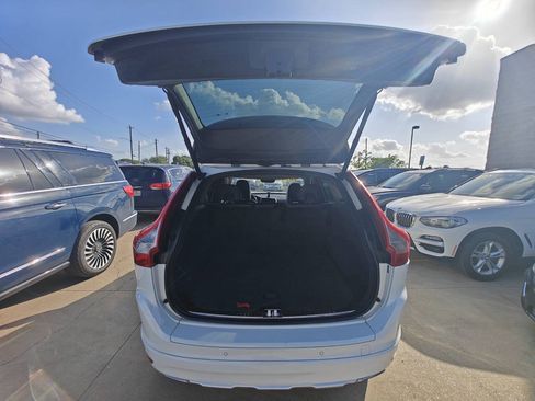 Used 2015 Volvo XC60 T5 Premier w/ Proximity Package FWD image 8