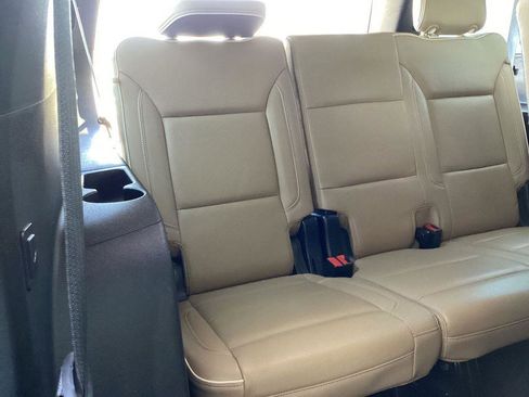Used 2024 Chevrolet Suburban Premier RWD image 21