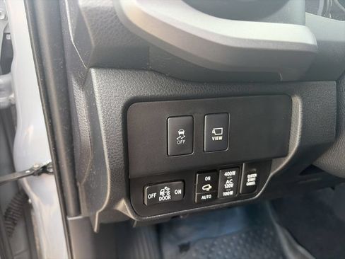 Used 2020 Toyota Tacoma TRD Sport w/ TRD Premium Sport Package AWD/4WD image 19