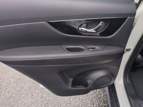 Used 2017 Nissan Rogue SL w/ SL Premium Package image 25