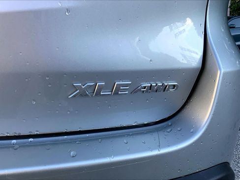 Used 2018 Toyota Highlander XLE AWD/4WD image 10