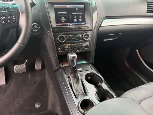 Used 2016 Ford Explorer XLT w/ Equipment Group 202A image 28