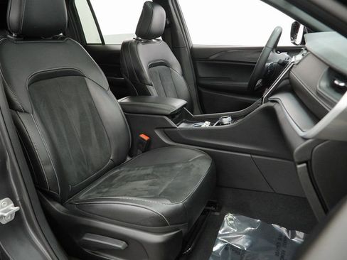 Certified 2025 Jeep Grand Cherokee Altitude image 47