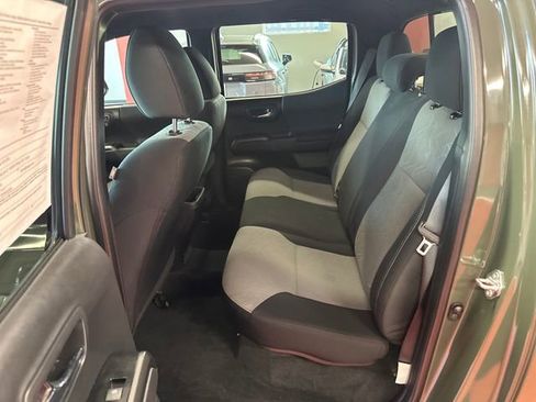 Certified 2022 Toyota Tacoma TRD Off-Road w/ Technology Package AWD/4WD image 14