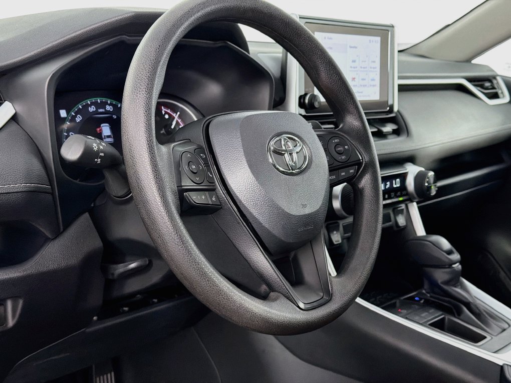 Used 2025 Toyota RAV4 XLE FWD image 38