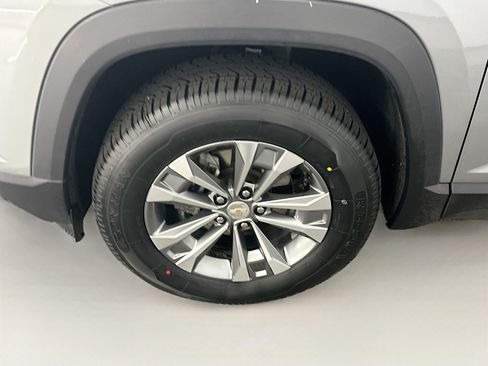 Used 2025 Chevrolet Equinox LT AWD/4WD image 11