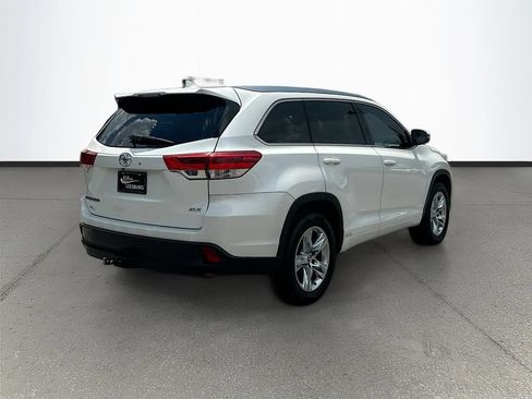 Used 2017 Toyota Highlander XLE FWD image 7