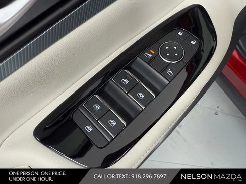 Used 2025 Nissan Murano SL AWD/4WD image 19