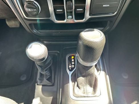 Used 2021 Jeep Gladiator Sport AWD/4WD image 30