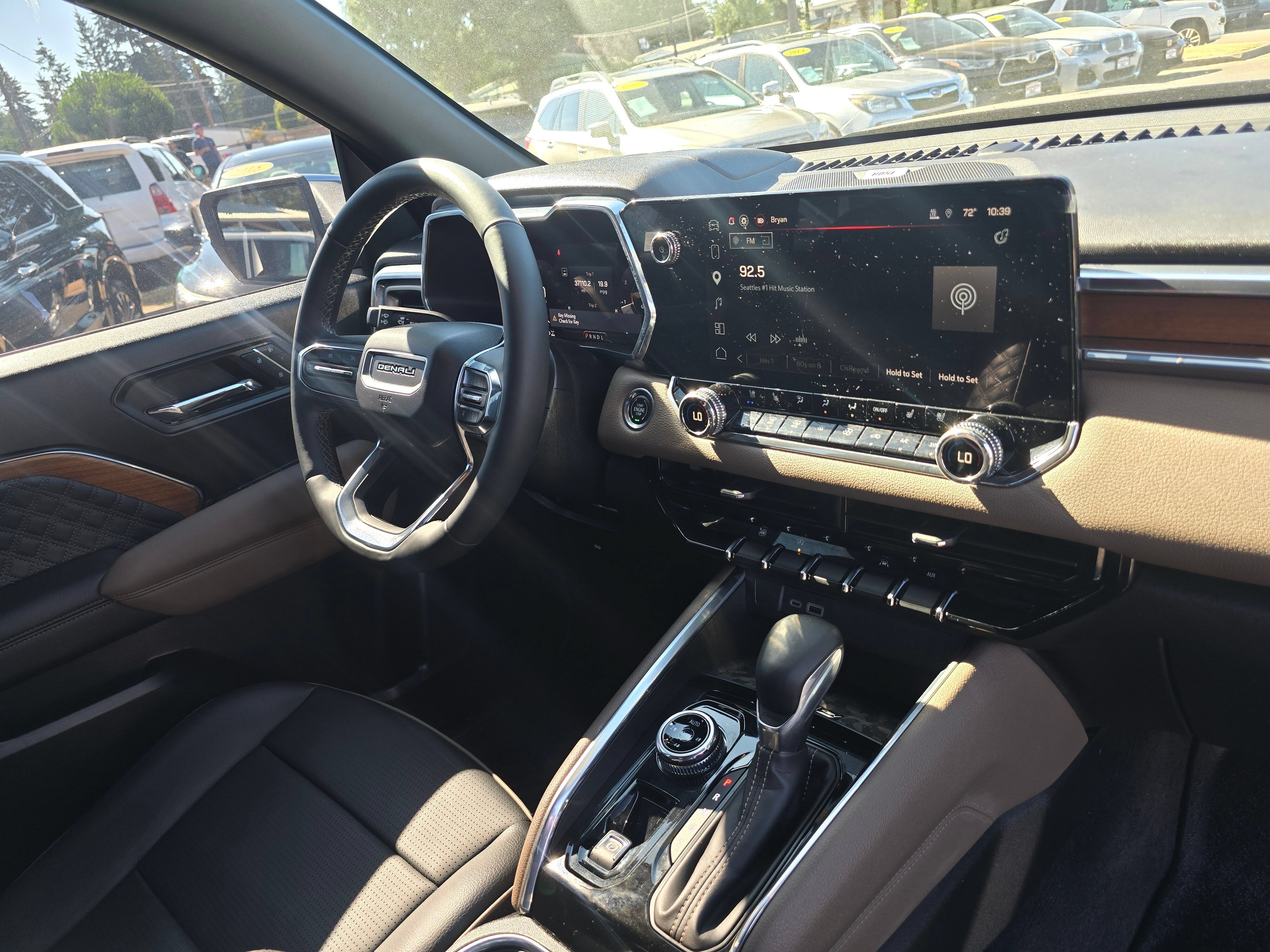 Used 2023 GMC Canyon Denali w/ Denali Black Edition AWD/4WD image 10