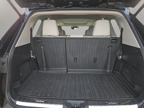 Used 2024 Toyota Grand Highlander Platinum image 12