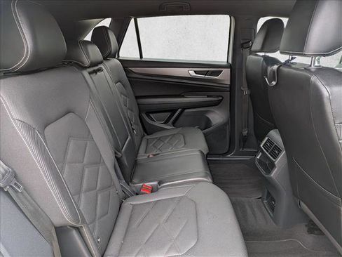 Used 2024 Volkswagen Atlas Cross Sport SE FWD image 18