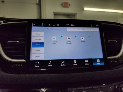 Used 2024 Chrysler Pacifica Touring-L image 52