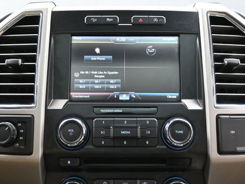 Used 2015 Ford F150 Lariat w/ Equipment Group 501A Mid AWD/4WD image 34