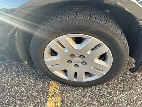 Used 2013 Dodge Avenger SE image 4